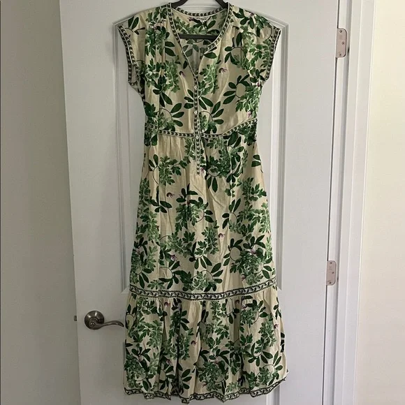green emerald velvet dress Max Studio Women's Short Sleeve V-Neck Maxi Dress, Green Med Trans Geo  Clover at Amazon Women's Clothing store